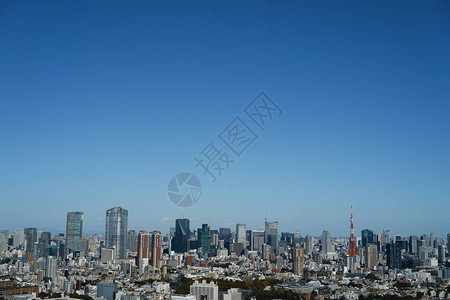 日本东京港区清澈的蓝天背景图片