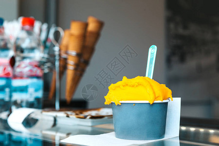纸杯芒果冰淇淋图片