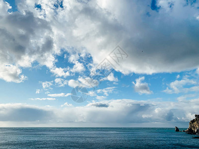 海地平线和天空的风景与云彩图片