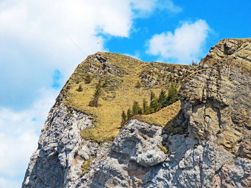 瑞士皮拉图斯山脉和埃门塔尔阿卑斯山的BlaueTosse高山峰图片