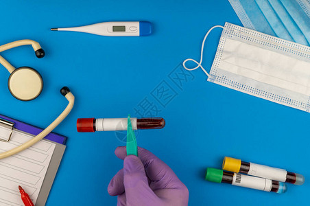 蓝底血液测试管的平面成份图片