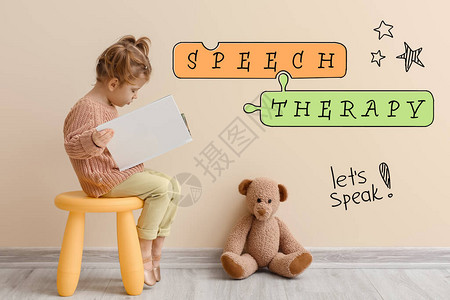 小女孩阅读书和文字的PESECHHTherapy图片
