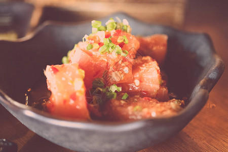 沙拉加蔬菜泰国最热门的菜盘里有图片