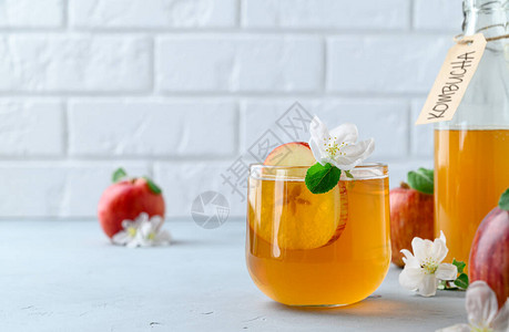 自制发酵康普茶或苹果酒图片