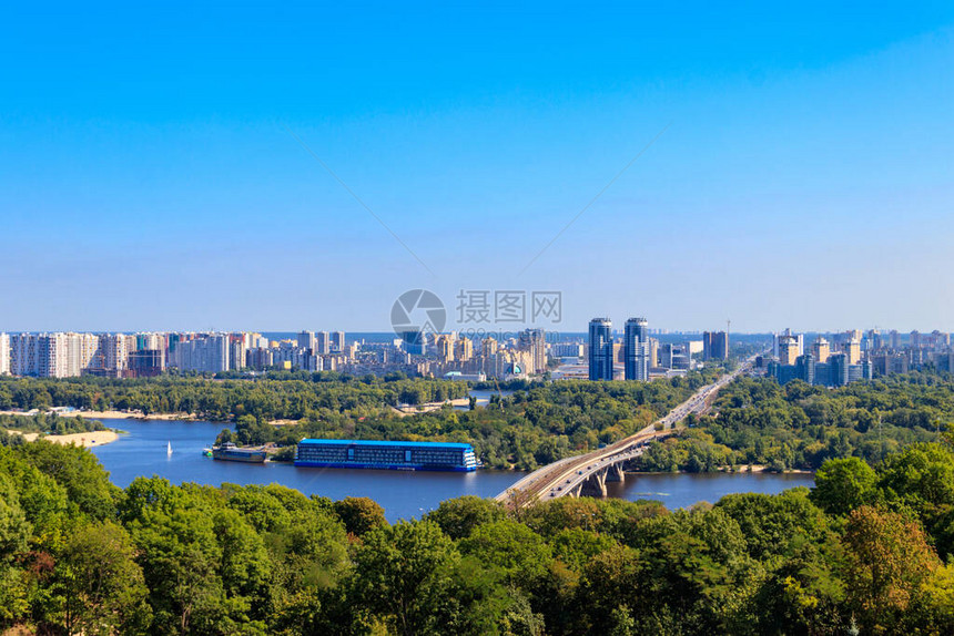乌克兰基辅Metro桥和Dnieper图片