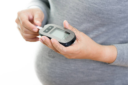 孕妇用血糖测量仪检查血糖水平并检图片