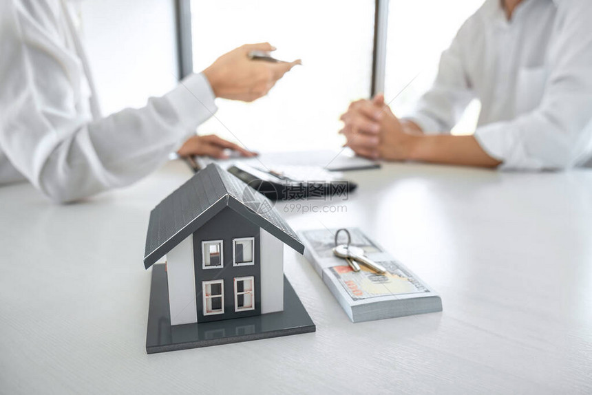 房地产经纪人代理向客户提出和咨询决策