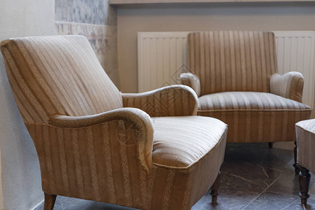 古老舒适的椅子家具在豪图片