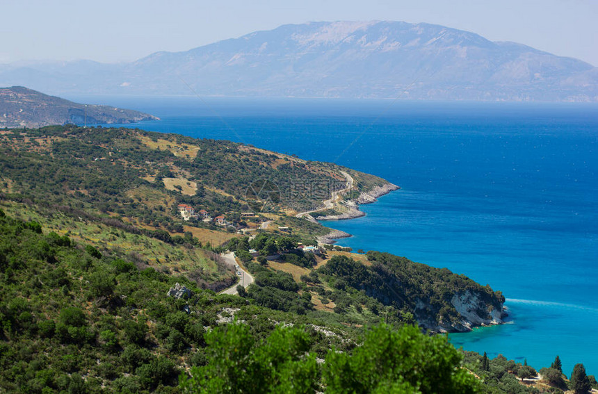 蓝海中的岛屿从山上看希腊扎金索斯图片
