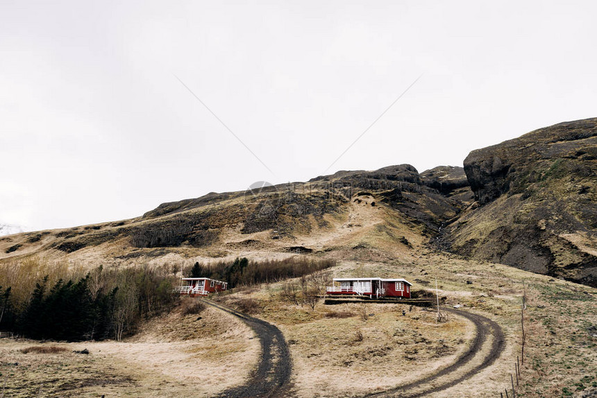 冰岛山脚的红木屋高品质图片