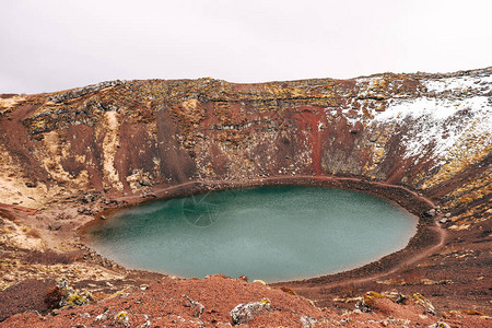 克瑞德湖是一个火山口湖或火山湖背景图片
