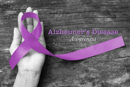 了解人类帮助手的紫色丝带滑线对于世界阿尔茨海默氏病日月图片