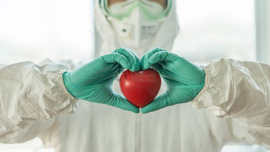 医疗保健人寿器官捐赠慈善捐赠世界心脏健康日概念与医生在医院实验室的个人防护图片