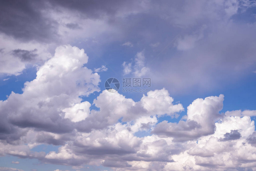 有云的天空蓝天灰图片