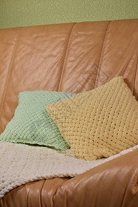 编织枕头和手图片