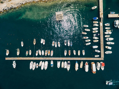 黑山布德瓦的船码头和游艇港图片