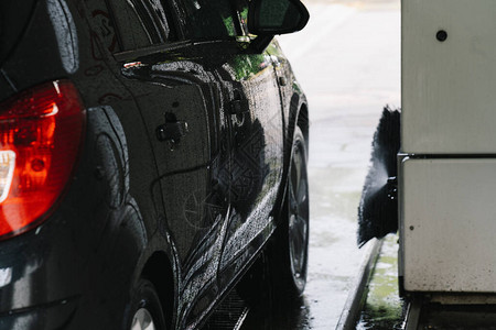 自动洗车清洗车轮图片