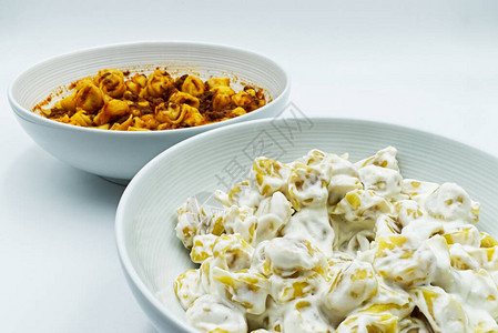Tortelliniallapanna和alragu传统意大利面食图片