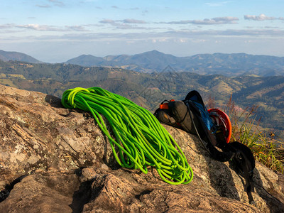 山顶登山装备图片