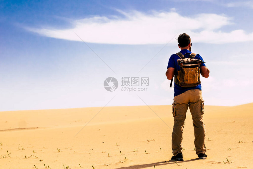 户外沙漠探险和另类旅游和旅游活动图片