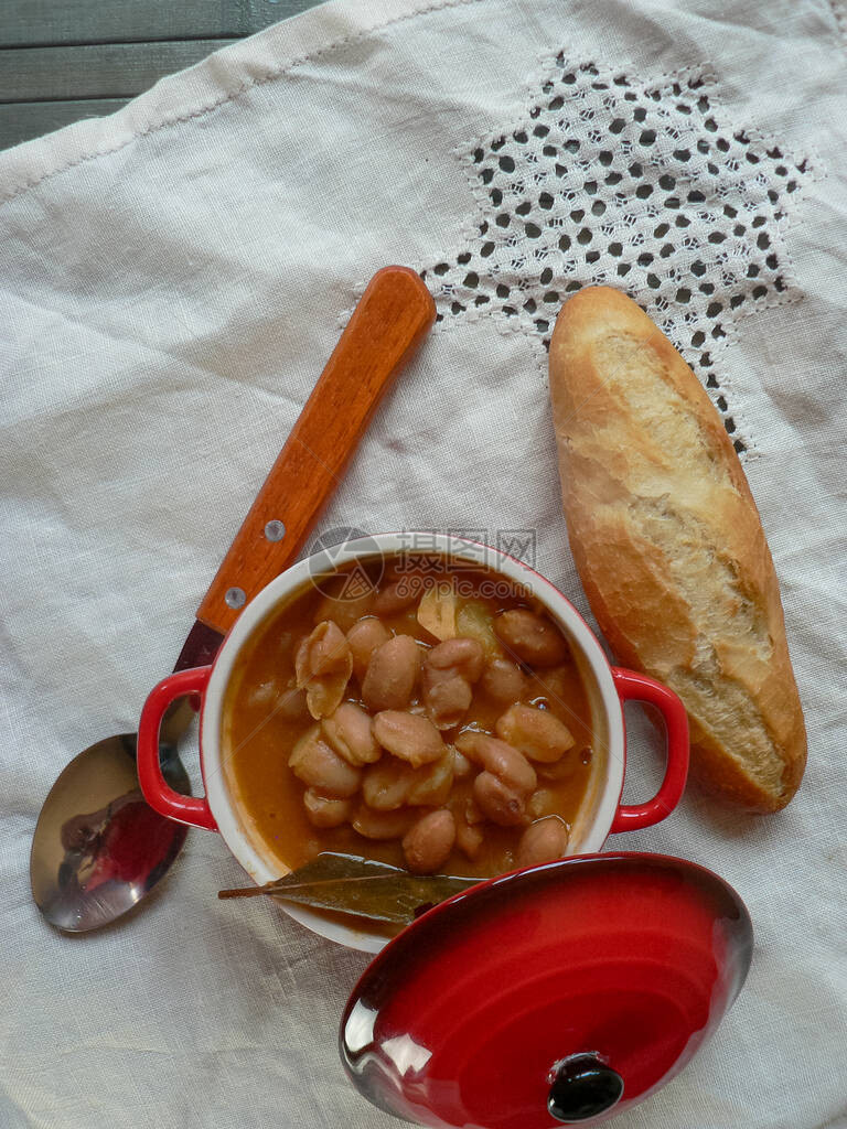 扁皮豆法巴达典型的西班牙菜面包和图片