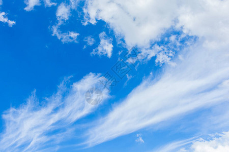 蓝色天空背景的云图片