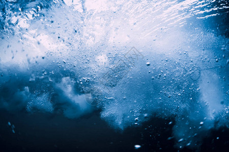 海底水下波浪在海洋中坠毁透明液体高清图片素材