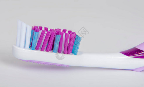 白牙和紫色牙刷用于白图片