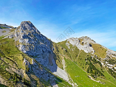 瑞士皮拉图斯山脉和埃门塔尔阿卑斯山的埃塞尔和罗塞格山峰图片