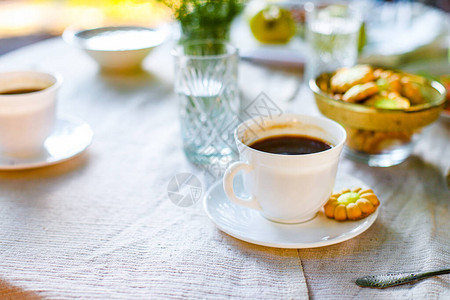 桌上茶会的咖啡和早餐咖啡休息户外食品背景顶视图复制空间图片