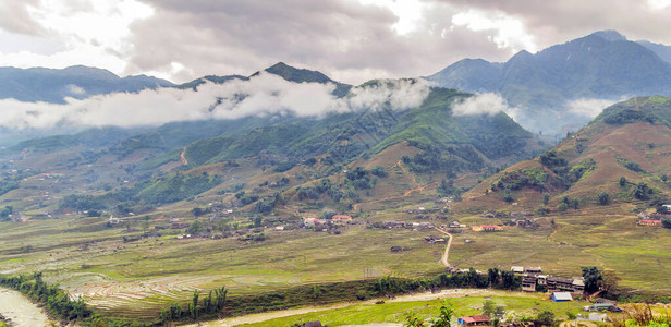 越南高原萨帕高地绿色水稻梯田的风貌背图片