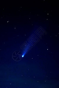 彗星NeowiseC2020F3和夜空中的星天文摄影明亮流星的视图图片