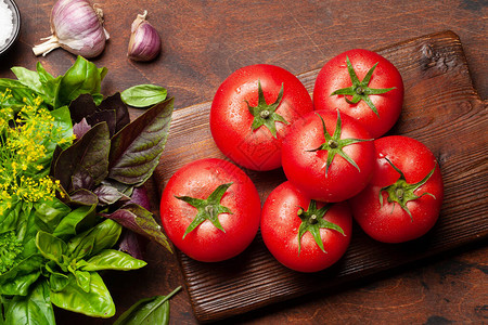 意大利菜食料花园番茄草药和香料顶图片