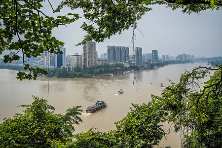 四川省南部岷江与大渡河交汇处的乐山小镇的夏日景色图片