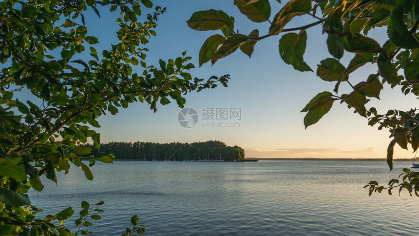 波兰马祖里湖的日落图片