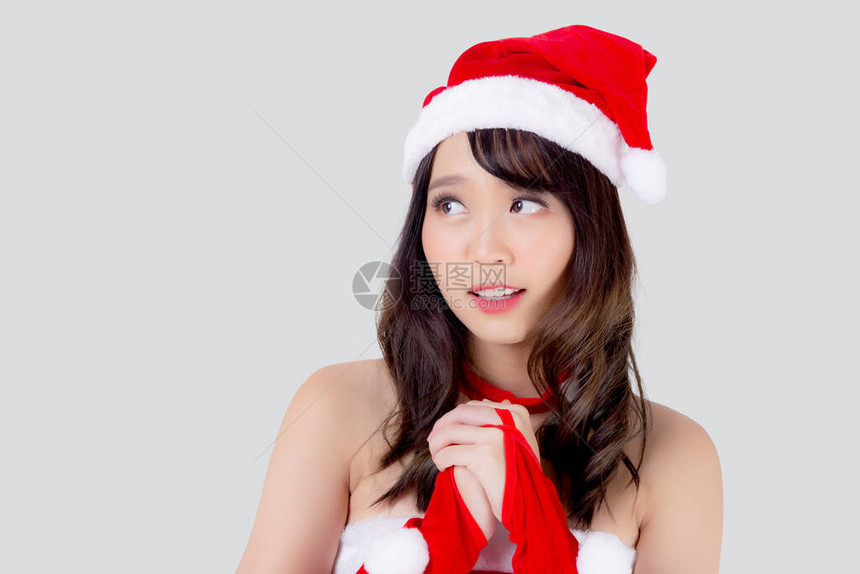 美丽的肖像年轻亚洲女人圣诞老人服装戴着帽子微笑和思考在节日圣诞节图片
