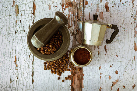 静物咖啡豆磨砂浆和摩卡咖啡传统的图片