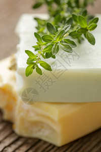 柠檬香味手工制肥皂棒图片