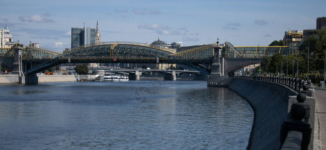 俄罗斯莫科基辅火车站附近的波格丹赫梅利尼茨基桥图片