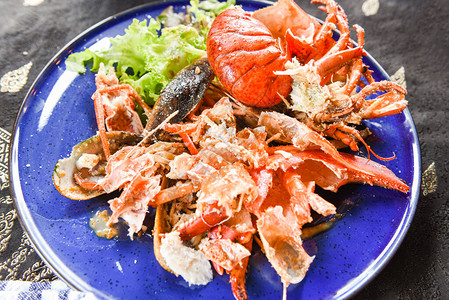 食用海鲜龙虾贝类虾脏盘子后加图片