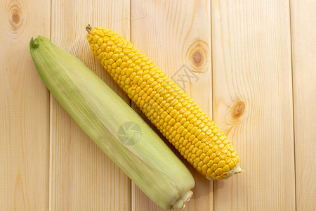 黄色多汁的卡昌玉米图片