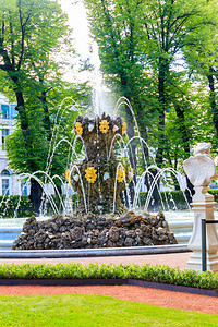 位于俄罗斯圣彼得堡的旧城公园夏天花园中图片