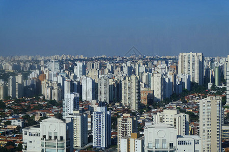 鸟瞰大都市摩天大楼一直延伸到地平线图片