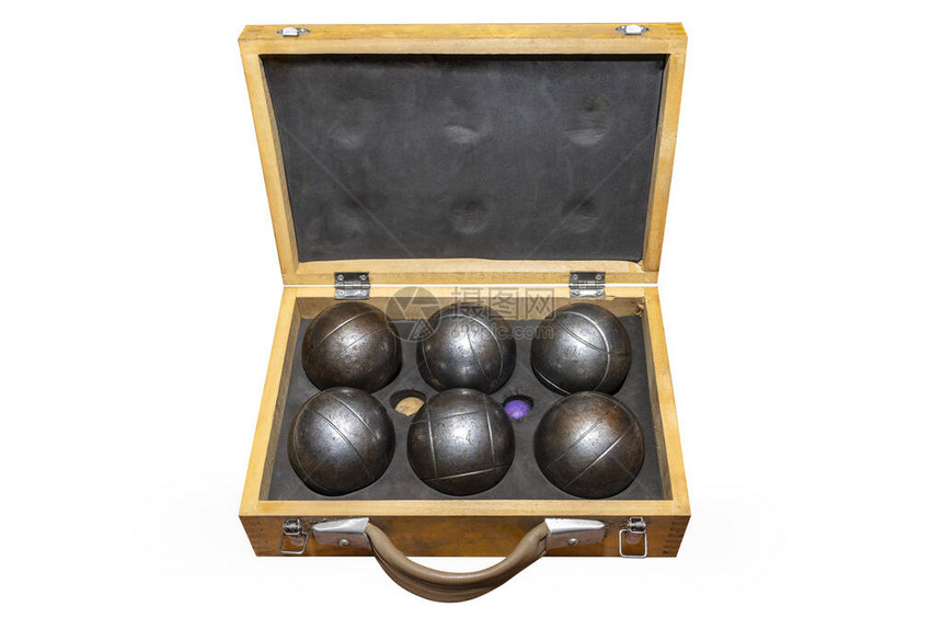 六个金属球放在一个旧木箱里图片
