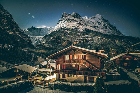 冬夜格林德瓦雪山星和木屋图片