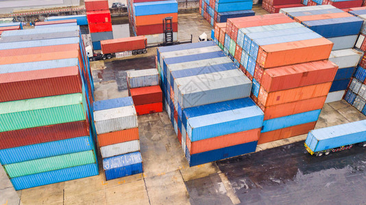 港口集装箱航运和输概念以及全球物流海上运输中的集图片