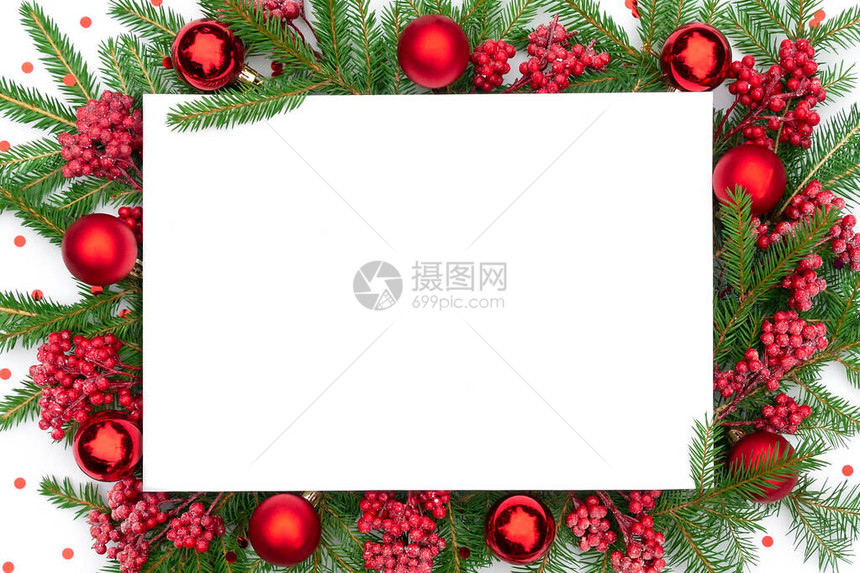 传统的圣诞背景与红颜色的圣诞装饰品图片