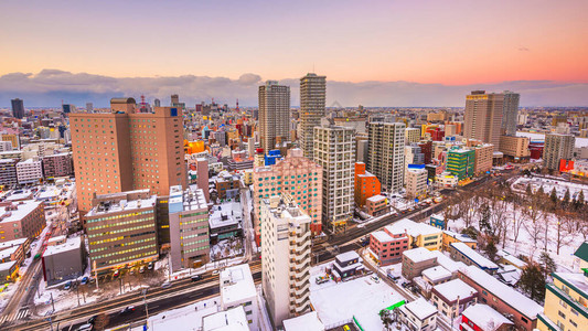 黄昏时日本北海道的札图片