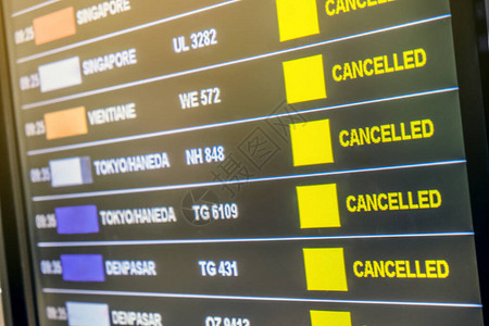 素万那普机场取消航班的机场广图片