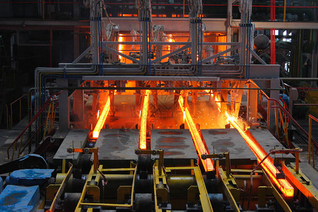 熔化钢铸造后的红热钢金属板连续铸造机铁匠和冶金工业的背景三背景